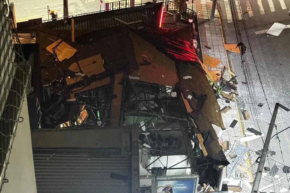Explosão destrói restaurante em Tubarão