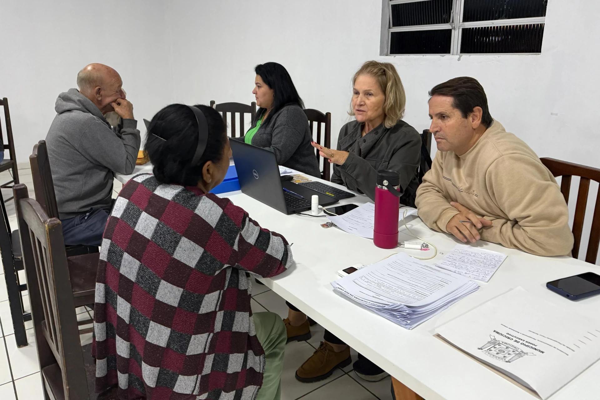 Mais de 100 famílias da Vila Zuleima receberam atendimento de regularização fundiária