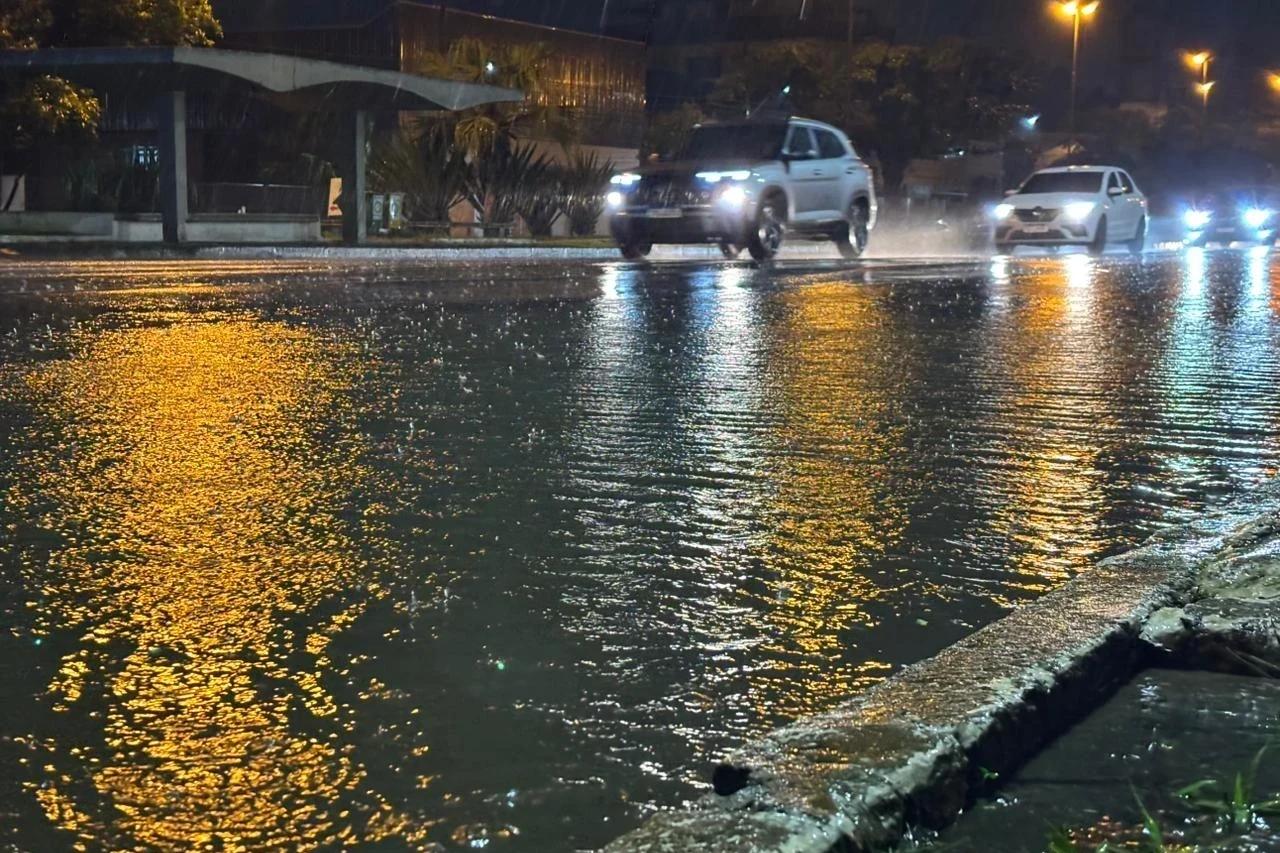 Fim de semana começa com chuva e termina com frio em Santa Catarina