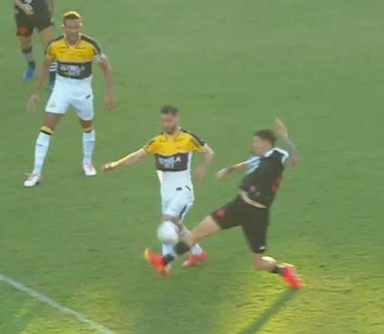 Pênalti contra o Criciúma teve aval do VAR: ‘tudo checado, pode bater o penal’