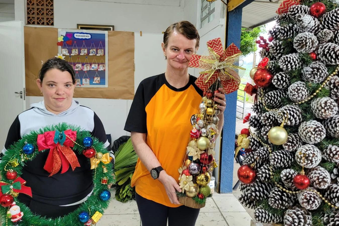 APAE de Cocal do Sul transforma Natal com produtos artesanais feitos por alunos