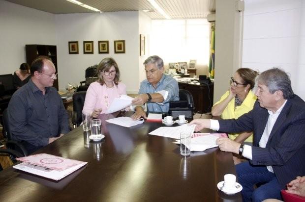 Pinho Moreira repassa R$ 500 mil para construção da Casa Rosa