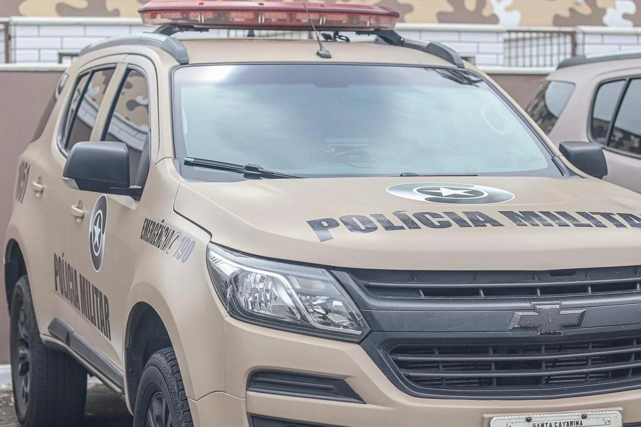 Irmãos tentam levar carnes de mercado, mas acabam presos em Criciúma