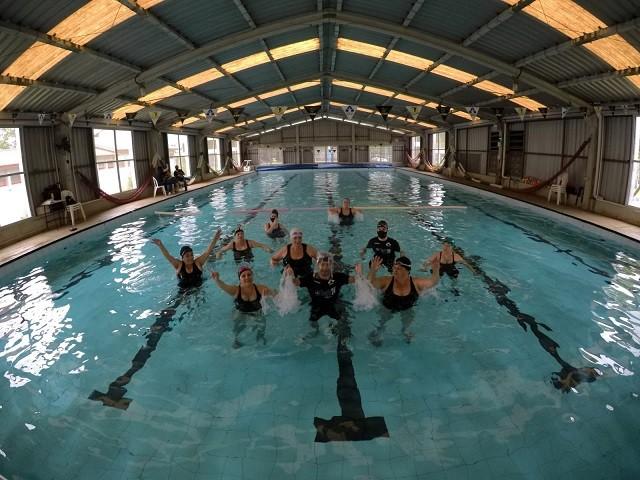 Os idosos na piscina: pauta do projeto Tartaruga na Unesc