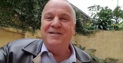 Márcio Búrigo canta Raul em homenagem ao Dia do Rock