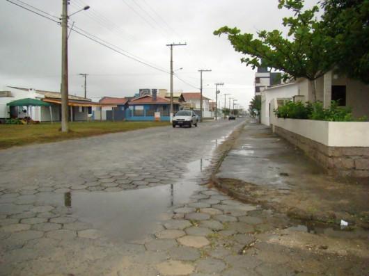 Veranistas “entocados” por conta da chuva e do frio