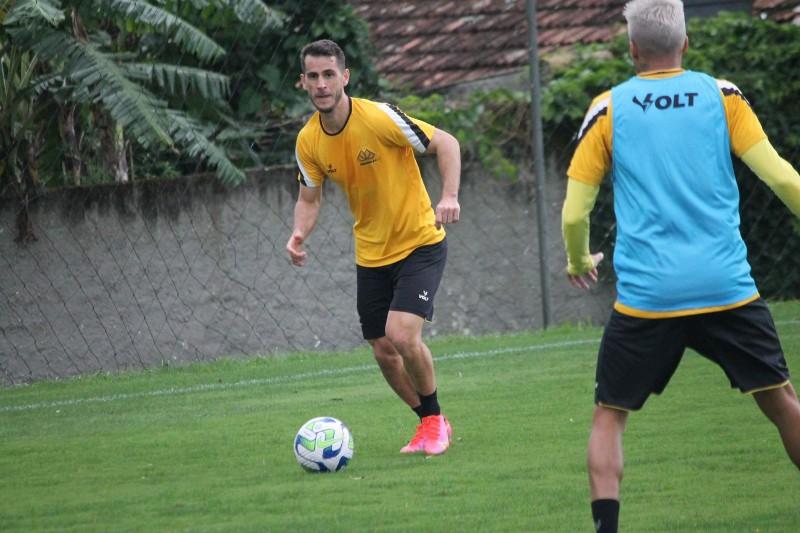 Visando a Copa do Brasil, Criciúma treinou hoje em Curitiba 