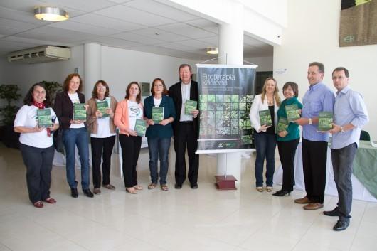Livro sobre plantas medicinais é lançado pela Pastoral da Saúde e Unesc