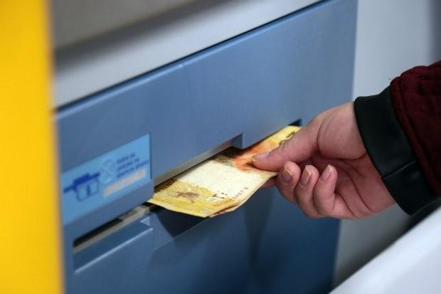 Pesquisa do Procon constata diferença de 215% nos preços das tarifas de instituições bancárias  