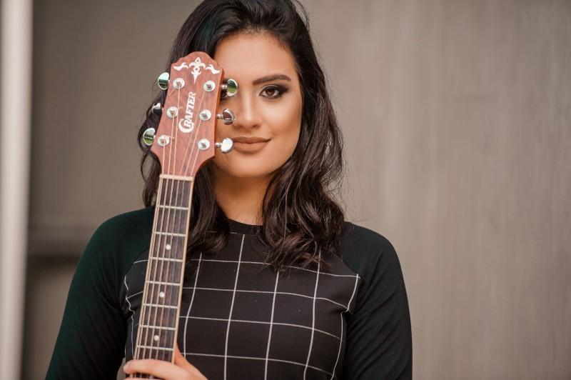Cibele Mdaui lança música que fala de esperança