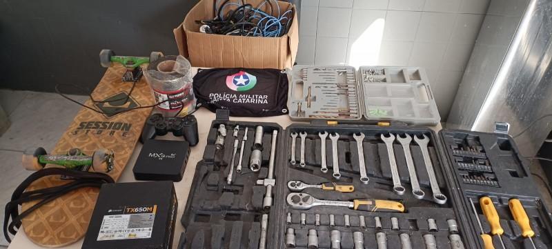 Em Criciúma, mulher é presa com objetos que podem ser provenientes de furto