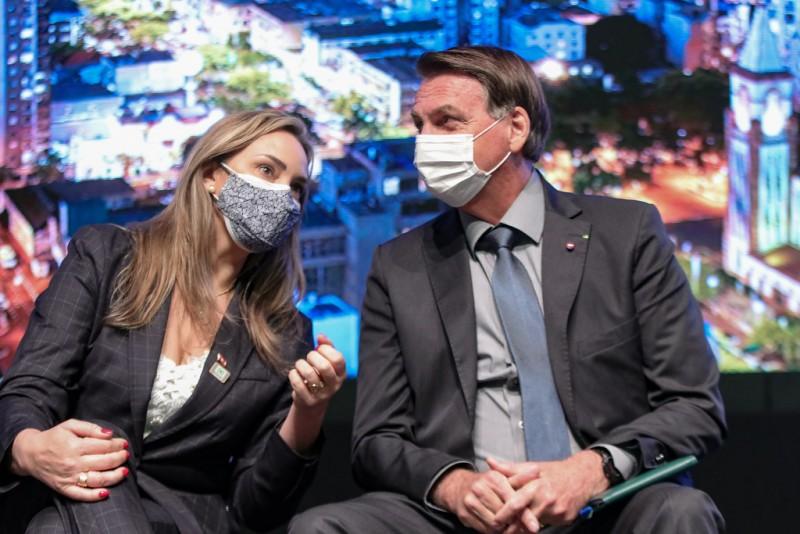 Bolsonaro visita SC e Daniela Reinehr defende tratamento imediato da Covid-19 e vacinação em massa