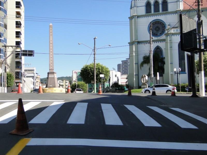 Ruas do Centro de Orleans ganham pinturas e sinalização