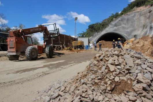 Trânsito na BR-101 será interrompido em dois pontos nesta quinta-feira