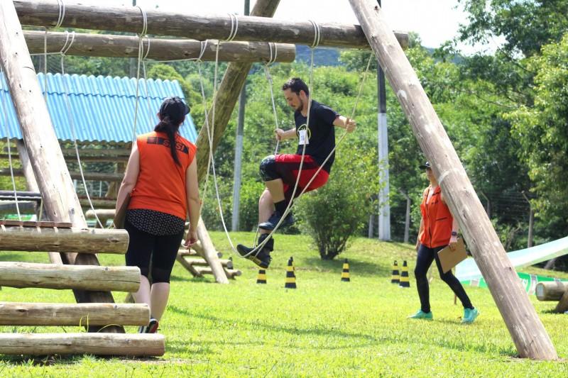 Desafio de obstáculos leva adrenalina e superação de limites aos competidores