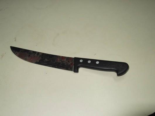 Com 21 anos, mulher esfaqueia homem com cinco golpes