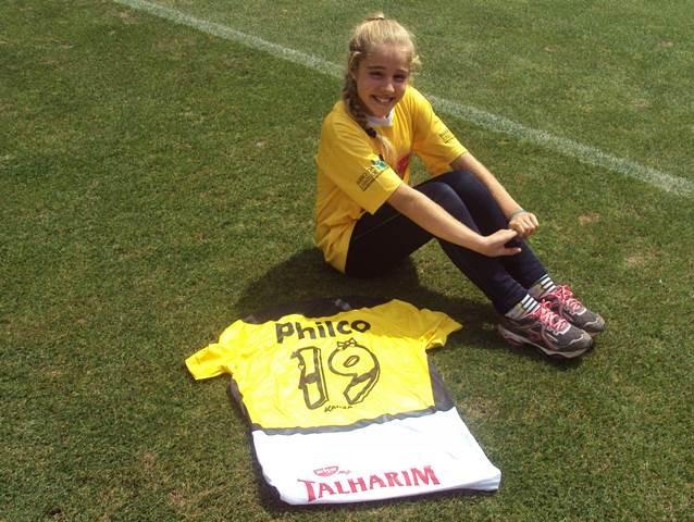 Aluna do Bairro da Juventude desenha números das camisas do Criciúma