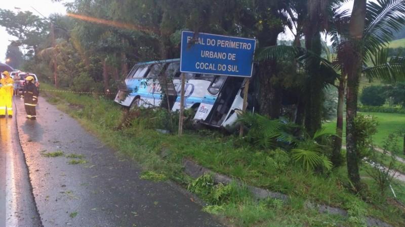 VÍDEO: Acidente envolvendo um ônibus deixa 14 pessoas feridas