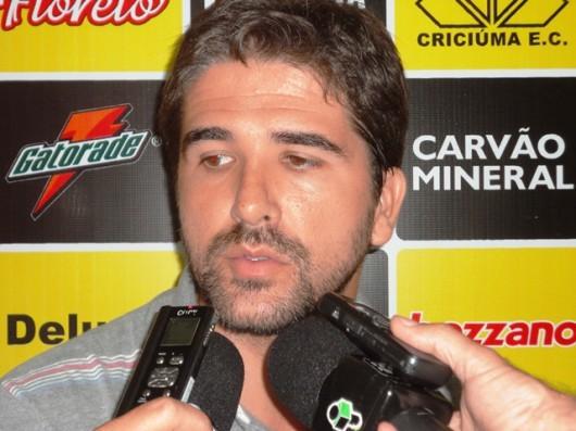 Pastana explica afastamento de Zé Carlos e Andrey
