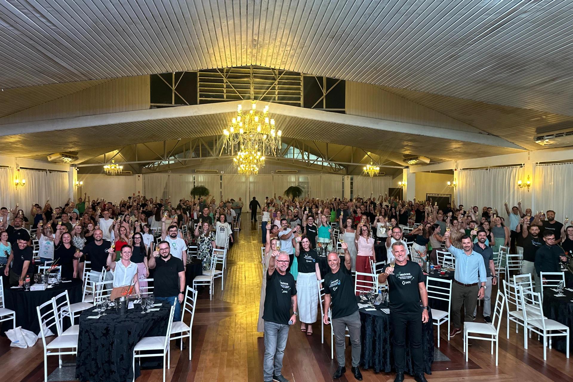 Satc abre o ano letivo com evento marcado pela emoção entre os colaboradores