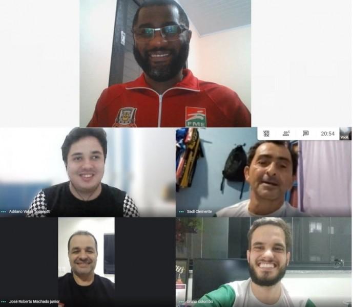 Enxadristas de Criciúma conquistam títulos em competição online