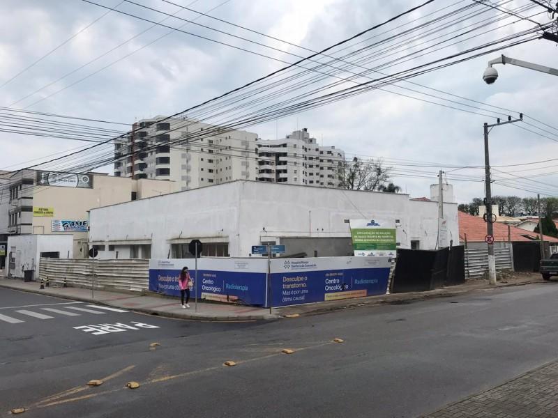 Entrega de equipamento de radioterapia no HNSC vai alterar trânsito no Centro de Tubarão 