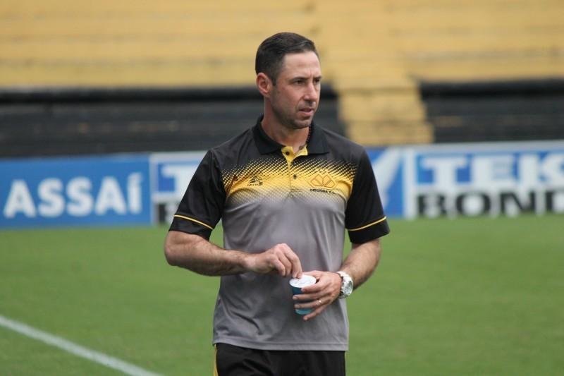 Criciúma anuncia demissão de Lalo, técnico da equipe Sub-20