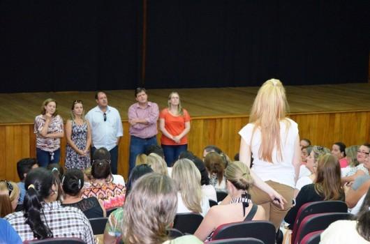 Em Nova Veneza, Evandro Gava e Zé Spilere fazem reunião com servidores da saúde