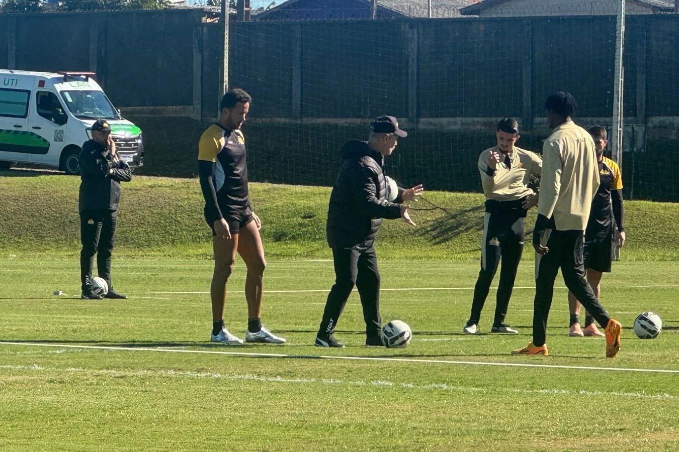 Zagueiros são novidades em reapresentação do Tigre