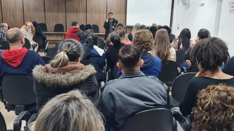 Reajuste salarial, vale-alimentação e piso da Enfermagem estarão em negociação coletiva nesta terça