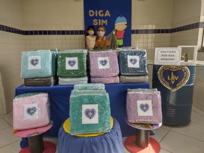  LBV entrega 163 cobertores novos para famílias em Criciúma