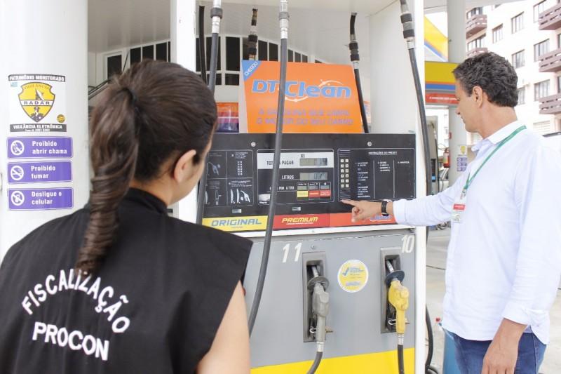 Procon realiza pesquisa de preços nos postos de combustíveis de Criciúma