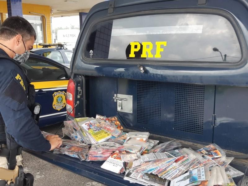 PRF prende homem com CDs e DVDs piratas na BR-101, em Tubarão 