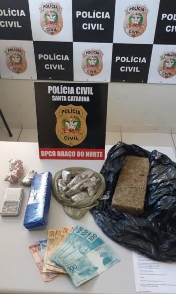 Polícia Civil apreende ectasy, maconha e dinheiro em Braço do Norte