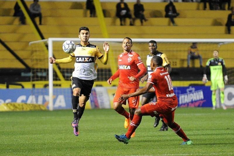 Carlos Eduardo recebe oportunidade e poderá ser titular em jogo-treino 