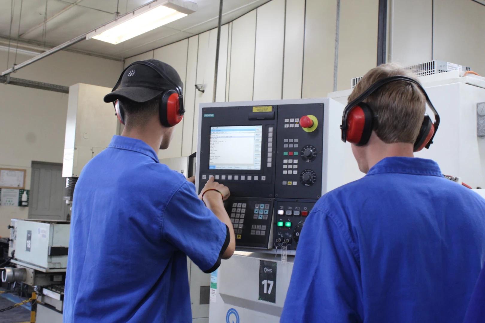 Curso Técnico em Mecânica da Satc conta com laboratórios de última geração e máquinas CNC
