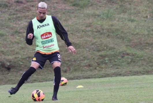 Para enfrentar o Grêmio, Tigre terá duas mudanças no grupo