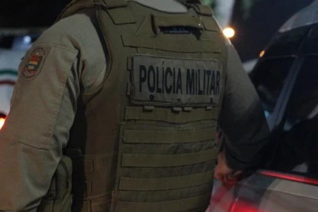 Homem invade casa e agride ex-mulher e o atual companheiro dela