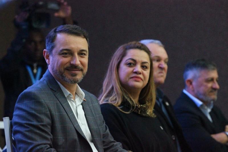 Com recursos para obras de infraestrutura, Carlos Moisés visita Içara