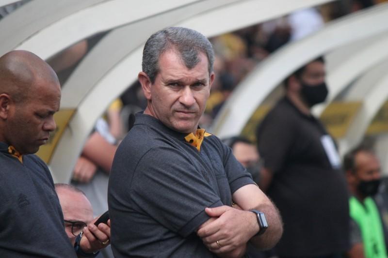 Criciúma aguarda apenas assinatura de contrato para anunciar renovação com Tencati