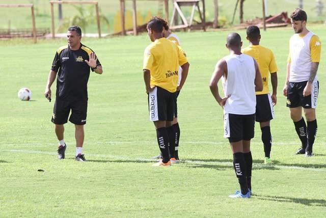 Em busca do equilíbrio, Luizinho mantém mesma formação no Tigre