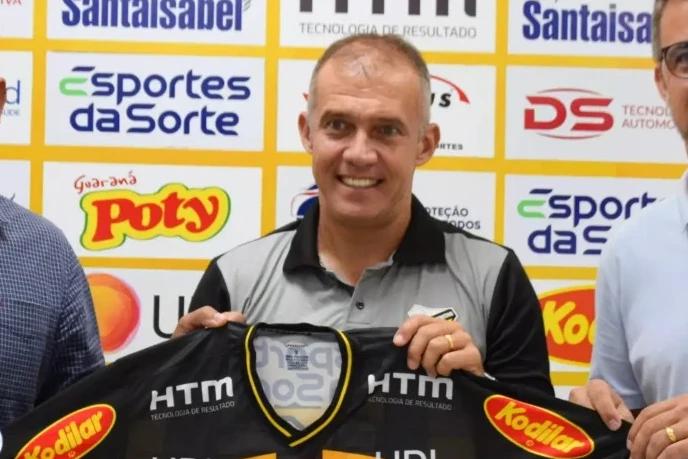 Torcedor cria ‘vaquinha’ para contratar Eduardo Baptista como técnico do Criciúma