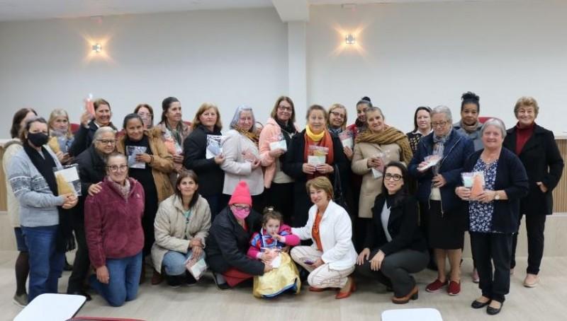 Grupos de mães de Urussanga visitam Coopercocal e Associação Cocal Arte