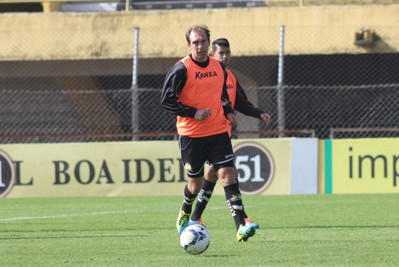 Embalado no Brasileirão, Criciúma encara o Santos