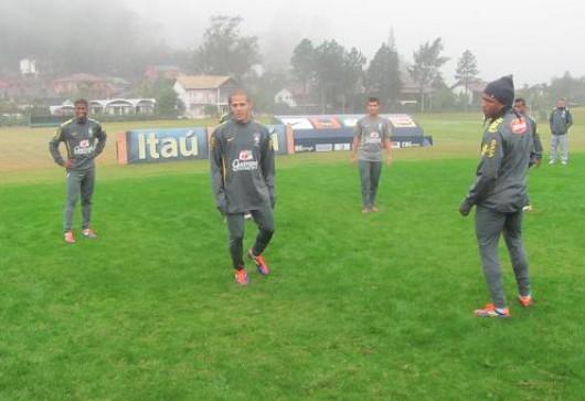 Com Roni em campo, Brasil vence