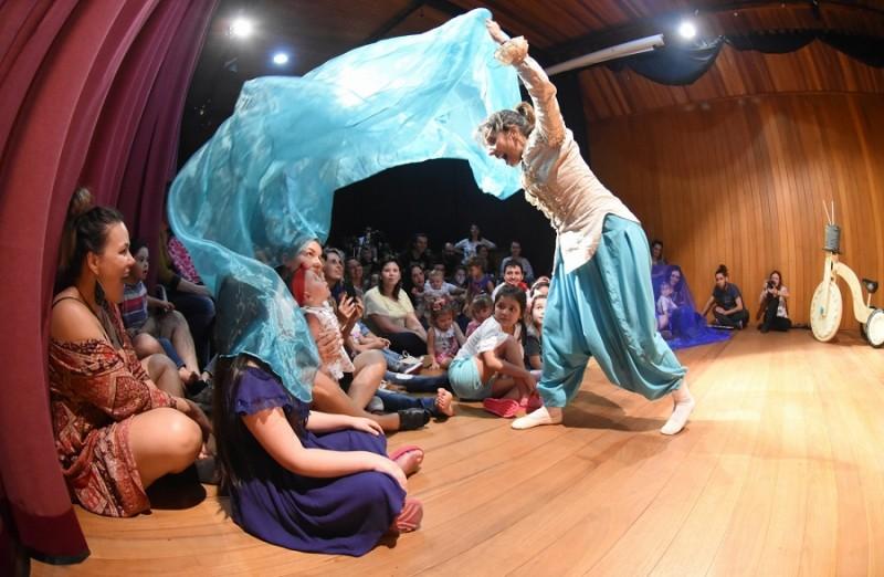Shopping Della promove espetáculo de teatro para bebês