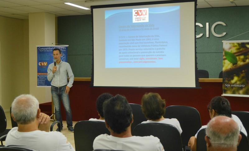 CVV completa 13 anos e pede apoio na luta pela vida