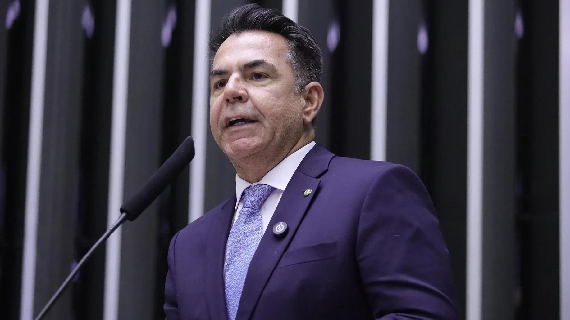 Vampiro deixa Câmara dos Deputados e avalia mandato como suplente