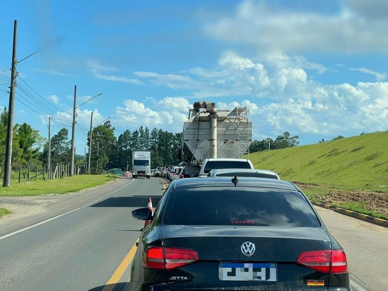 Montagem de gasoduto pode gerar episódios pontuais de lentidão no trânsito, informa SCGás