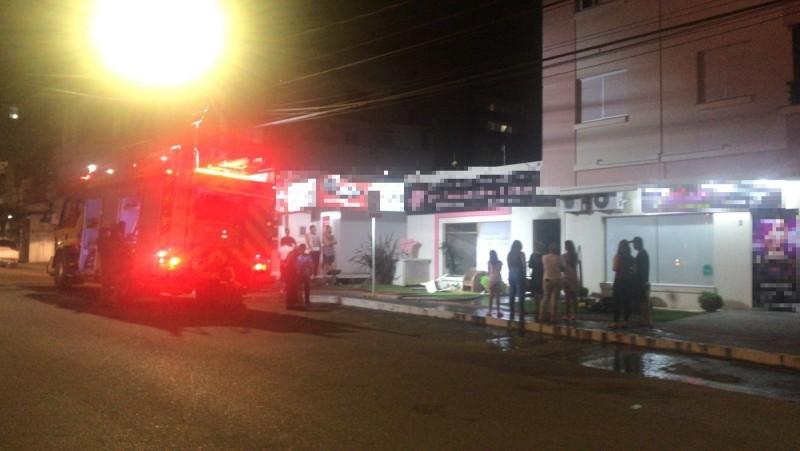Corpo de Bombeiros combate incêndio em consultório odontológico em Criciúma